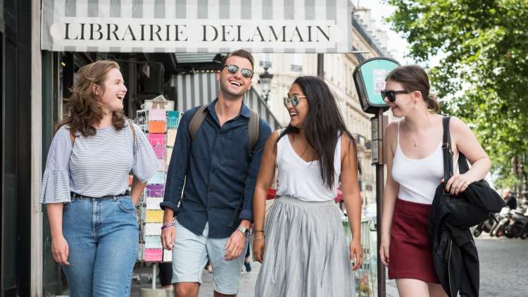 Students together in Paris