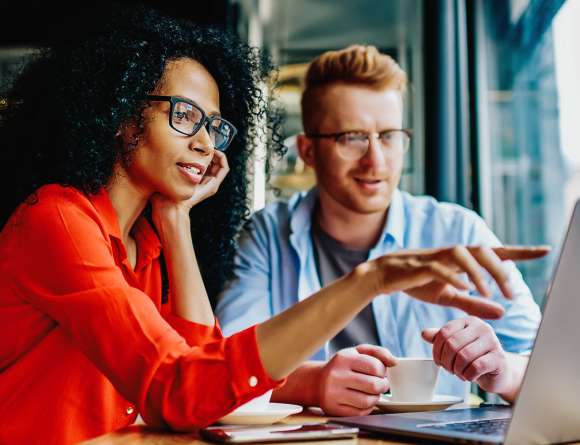 Colleagues in the office discussing market consumption